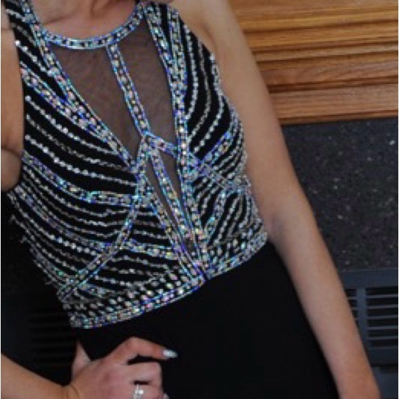Prom dress, wore once perfect condition. PROM SEASON GIRLS - Picture 3 of 9